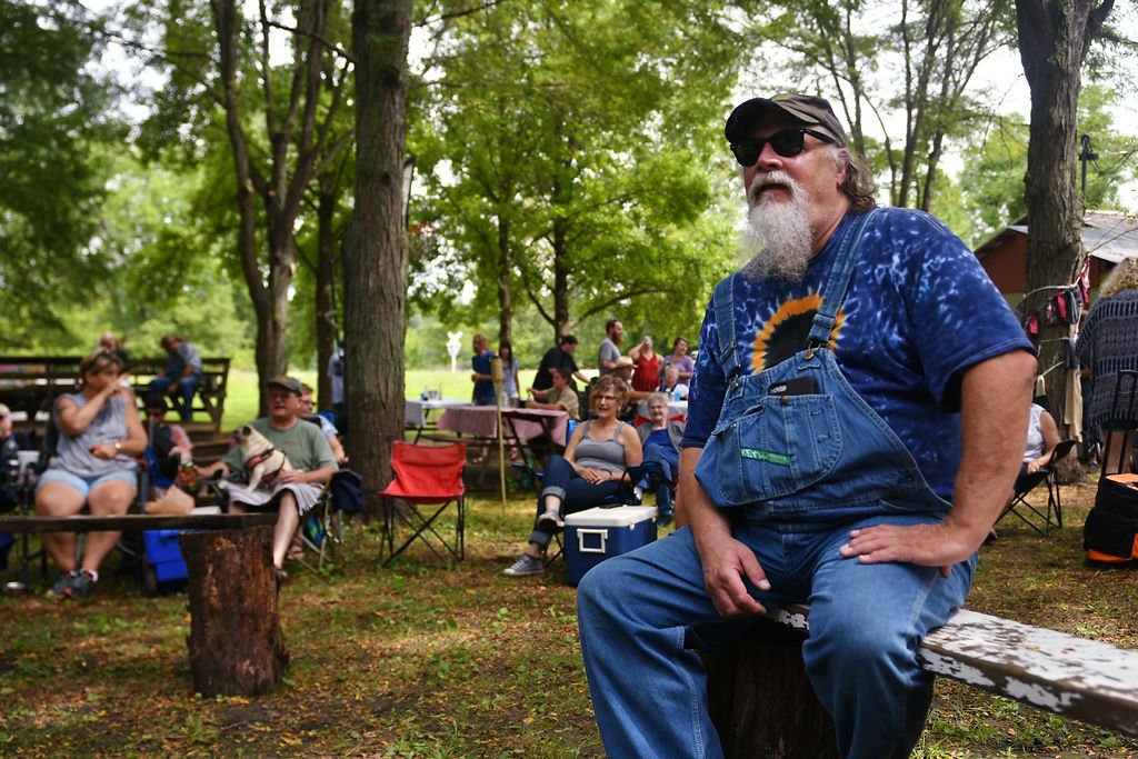 Dave Dearnley watches Rhyno Penny and The Smith Hatchery Boys play